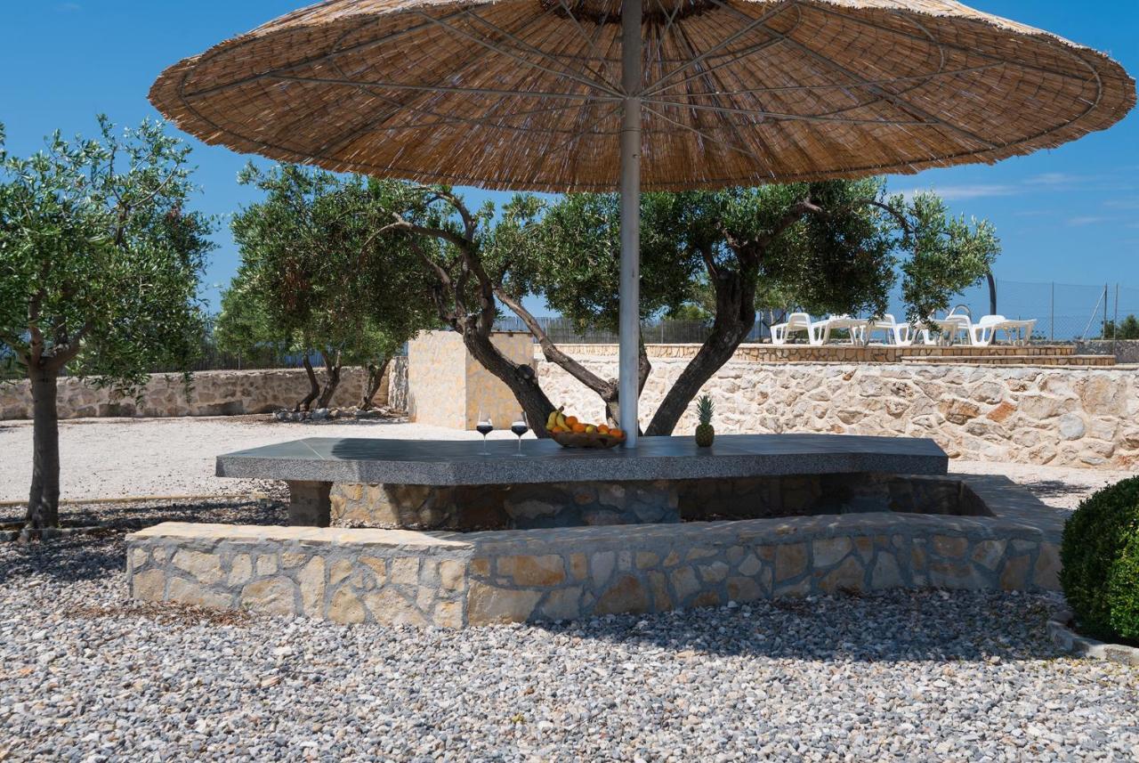 Hacienda Nikolic Villa Milna  Buitenkant foto